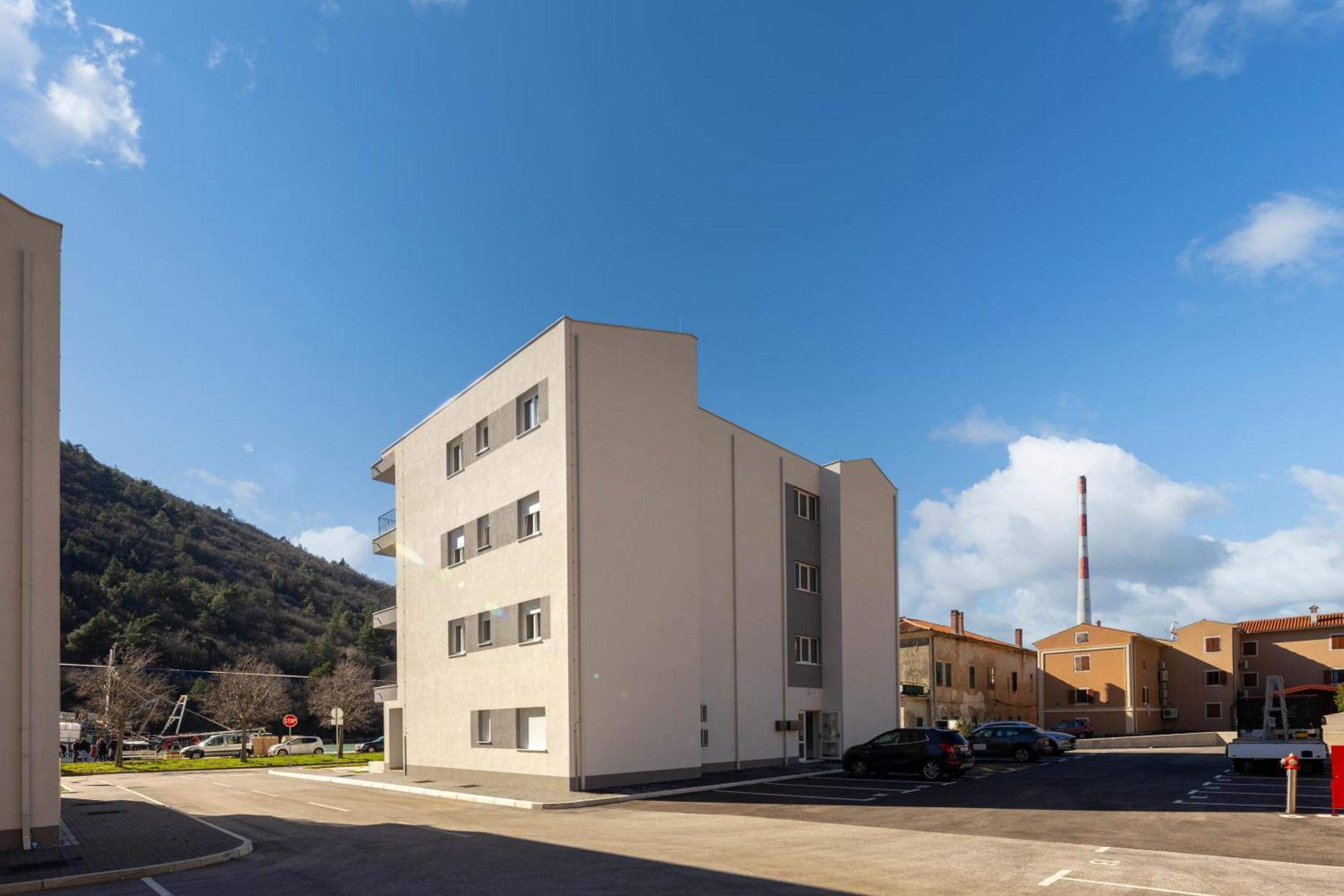 Seafront Villa Andrijana - Happy Rentals Plomin Exterior foto