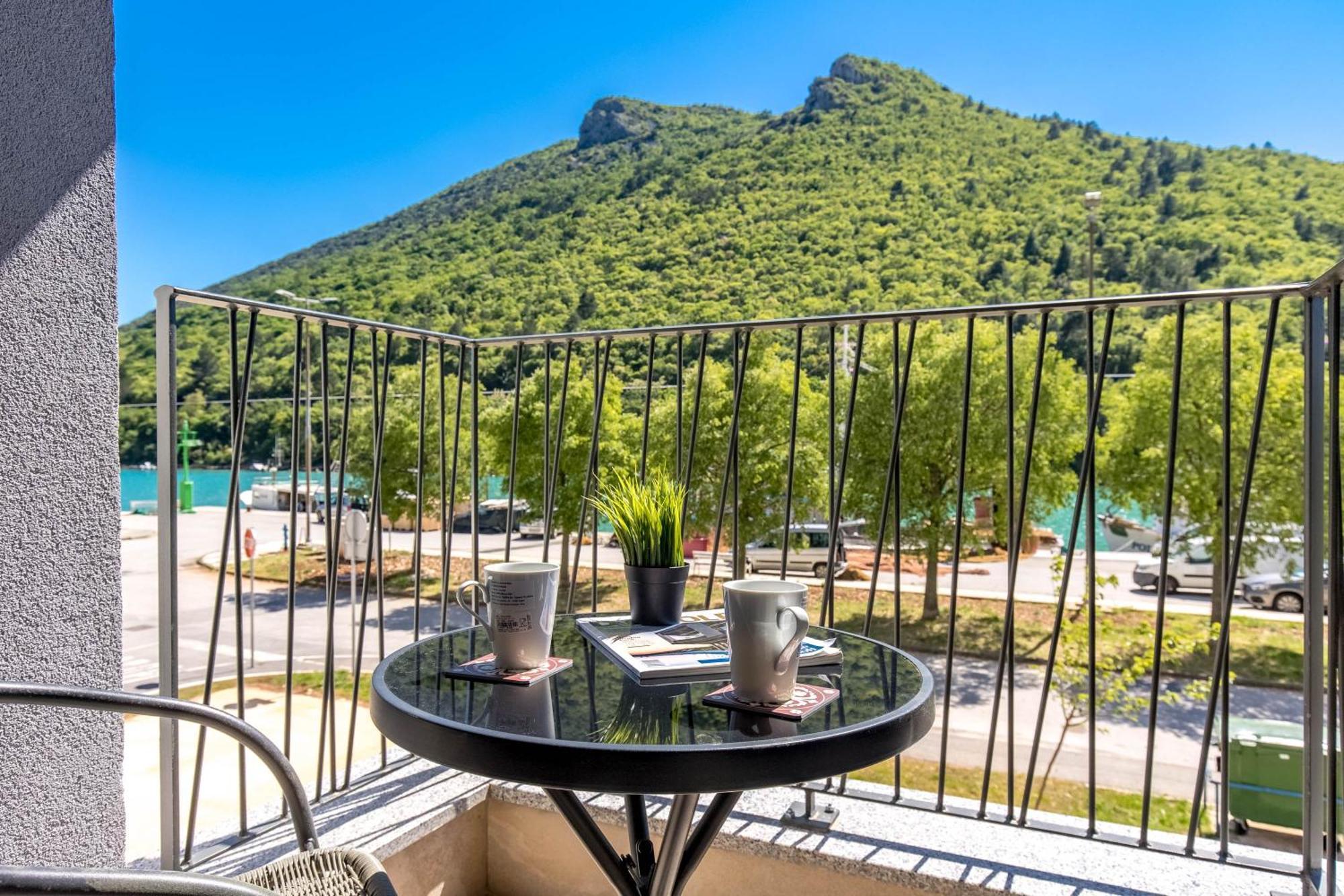 Seafront Villa Andrijana - Happy Rentals Plomin Exterior foto